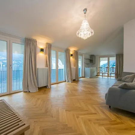 Sleeps 12 ヴィラ Brienno
